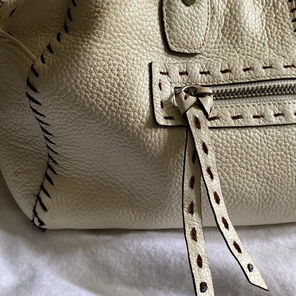 Cream Hand bag from BCBG - Picture 4 of 5